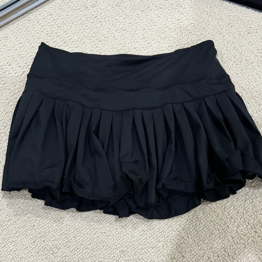 Black goldhinge skirt in size Medium